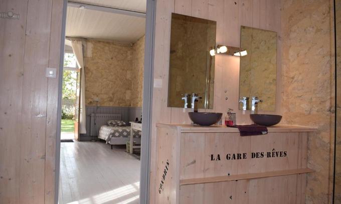 Gondrin Bed & Breakfast | La Gare Des Reves