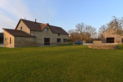 Saint-Pierre-des-Nids House | La Grange et le Nid