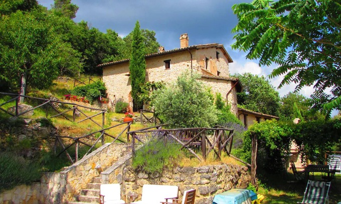 Precetto Villa | La Loggia; Villa in hidden Umbria, with large pool and spectacular views