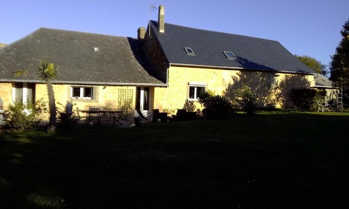 Epineu-le-Chevreuil House | La longère