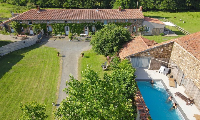 Cholet Cottage | La Maison de Coutil, at the Gîtes de l'Etang des noues, swimming pool, countryside, horses