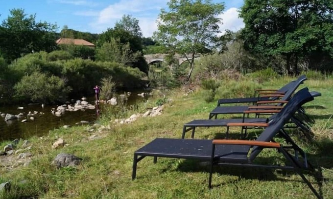 Usclades-et-Rieutord House | La Maison des Pierres Ardèchoises facing the Loire River
