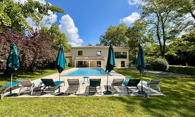 Verac Villa | La Maison L'Eperon in the vineyards close to Saint Emilion.