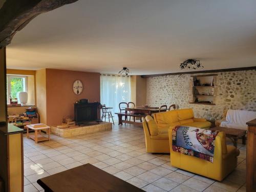 Camembert House | La maisons aux volets bleus