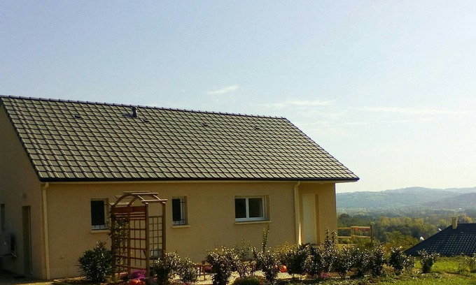Cublac House | La Mirabelle (80m²) on the border of Corrèze/Dordogne with a beautiful view.