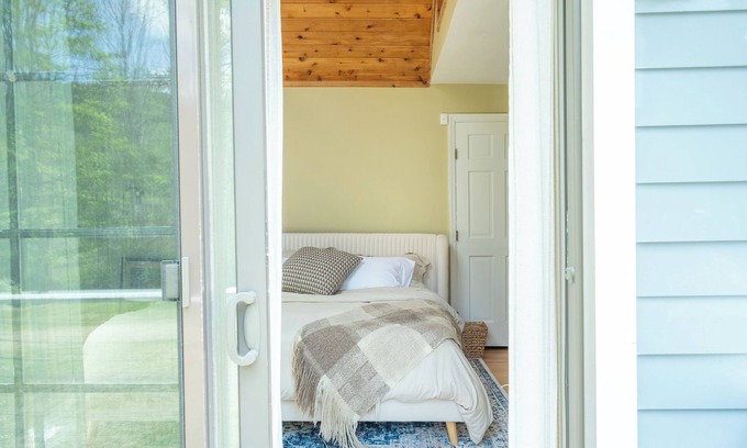 Canaan House | La Petite Porte Jaune