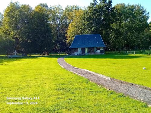 Saint-Etienne-l'Allier House | La Pommeraie