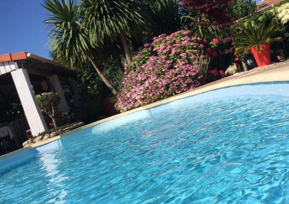 Trizay Bed & Breakfast | La Roseraie