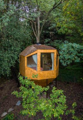 Bertea House | La sat - Ană Năzdrăvană