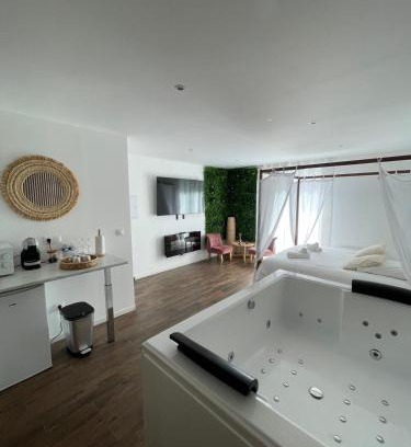 Saint-Jacques - Saint-Roch Apartment | La Suite Bali Jacuzzi,Sauna,Netflix,Disney