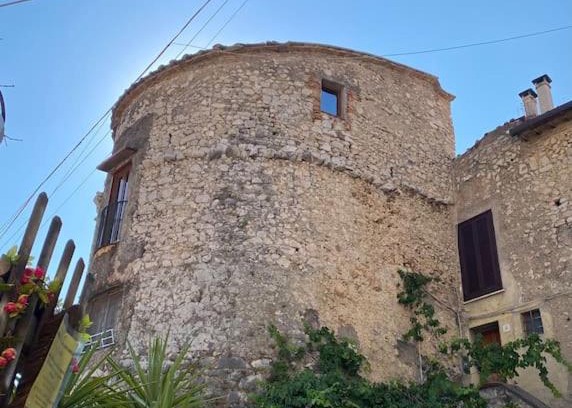 Moricone Apartment | La “Torre dell’amore”