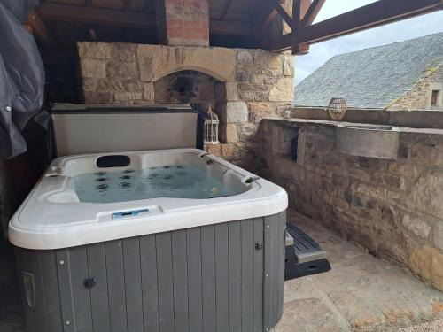 Recoules-Previnquieres House | La Tour d'Olympe