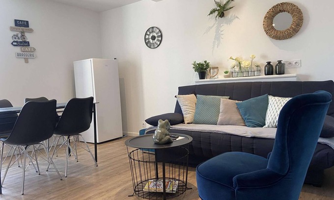 Arromanches-les-Bains Apartment | La vie est belle - Arromanches center, terrace