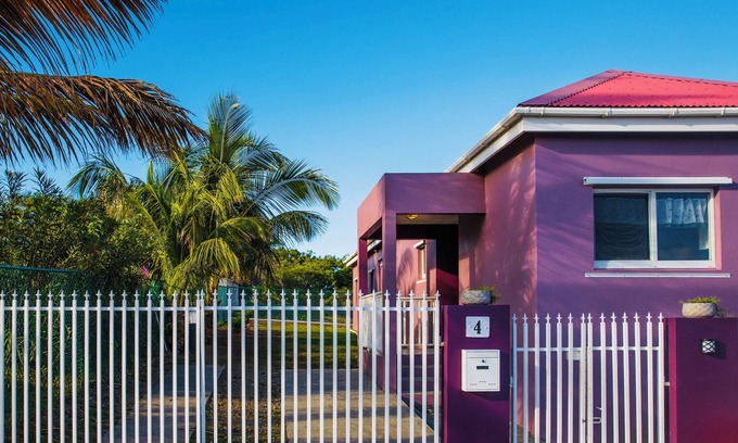 Oranjestad House | La Vie est Belle