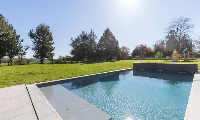 Yvre-l'Eveque Villa | La Villa Chandon - Piscine - 10p - Rêve au Mans