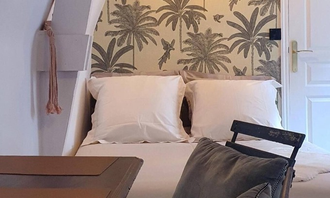 Dernier Sou Apartment | LA VOÛTE, Luxury Studio in the Old Town with Courtyard - Maison 1747