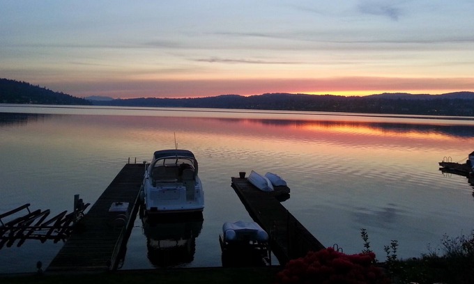 Bryn Mawr-Skyway House | Lady Blue on Lake Washington, paradise awaits you!