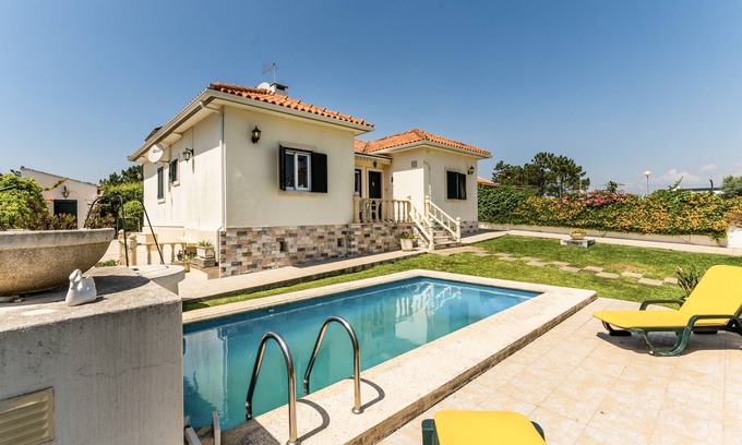 Lagoa de Albufeira Villa | Lagoa Beach & Pool Villa (C120)