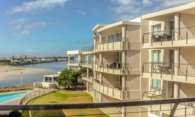 Lagoon Beach Apartment | Lagoon Beach Apartment with Pool and Ocean Views