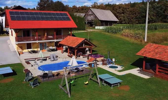 Metlika House | LAHINJA & KOLPA RIVER APARTMENT up to 8 pax, heated pool, sauna, jacuzzi