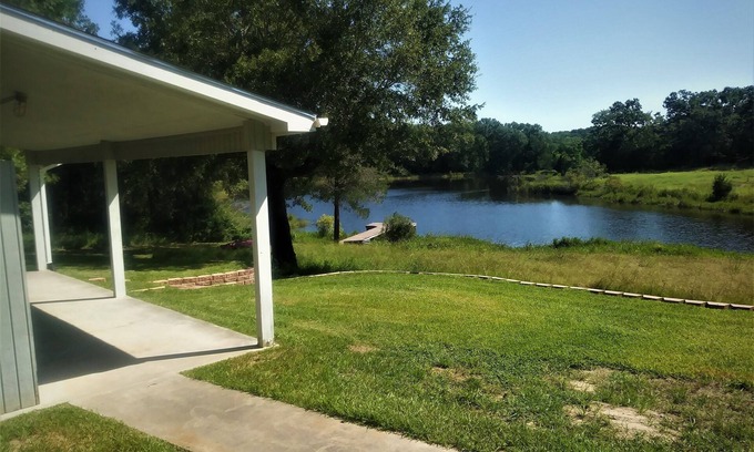 Buffalo Cabin | Lake cabin at B2 Ranch