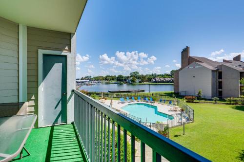 Walden on Lake Conroe Apartment | Lake Conroe Condo with Pool Access and Balcony!