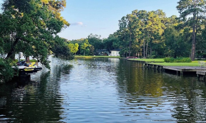 Conroe House | Lake Cottage Getaway