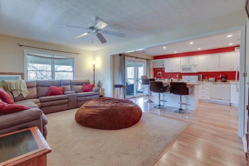 Bronston Apartment | Lake Cumberland Resort Condo with Direct Lake Access