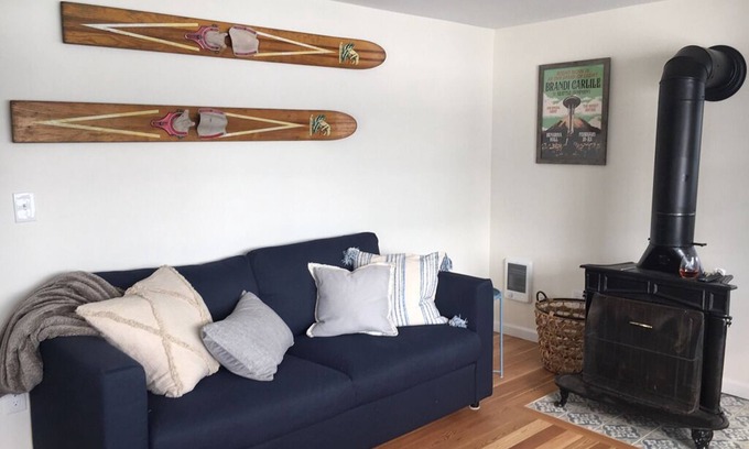 Newman Lake House | Lake Front Beach Cottage