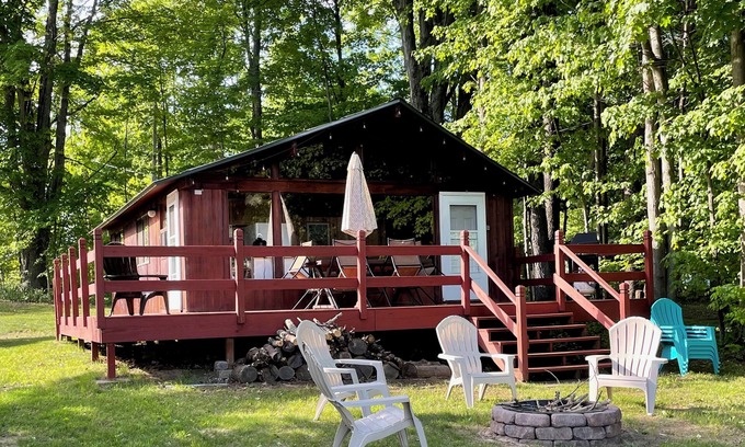 Mayfield Cabin | Lake Front Cabin with Sandy Beach