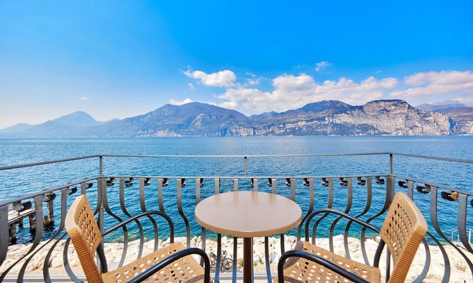 Magugnago Hotel | Lake Front Hotel Brenzone