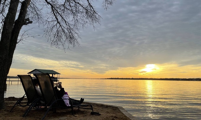 Cedar Creek Reservoir House | Lake Front two bedrooms tiny home on 3 Acres