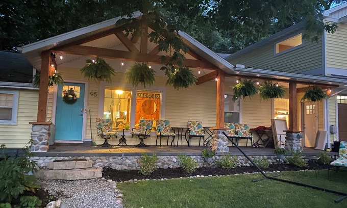 Fremont Cottage | Lake George 2BR Hickory Hideaway