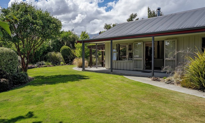 Lake Hawea House | Lake Hawea Hideaway - Lake Hawea Holiday Home