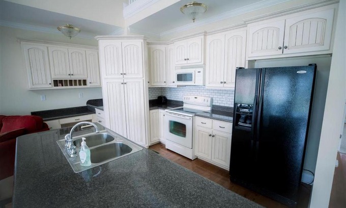 Athens House | Lake House with a View