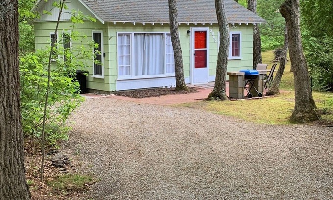 Oscoda Cottage | Lake Huron access wooded 2-bedroom cottage with WiFi in charming Oscoda