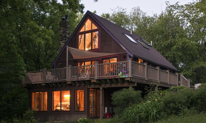 Oakdale House | Lake MacBride Cabin & State Park! Near Amana Colonies, Iowa City & Cedar Rapids