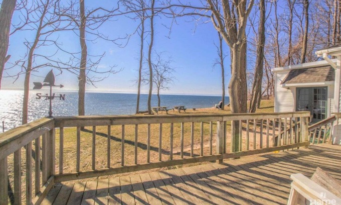 Montague Cottage | Lake Michigan beachfront cottage