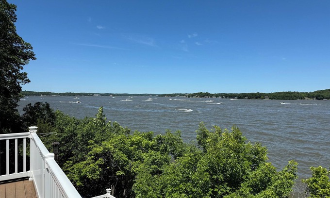 Lake of the Ozarks House | Lake of the Ozarks Shootout Front Row