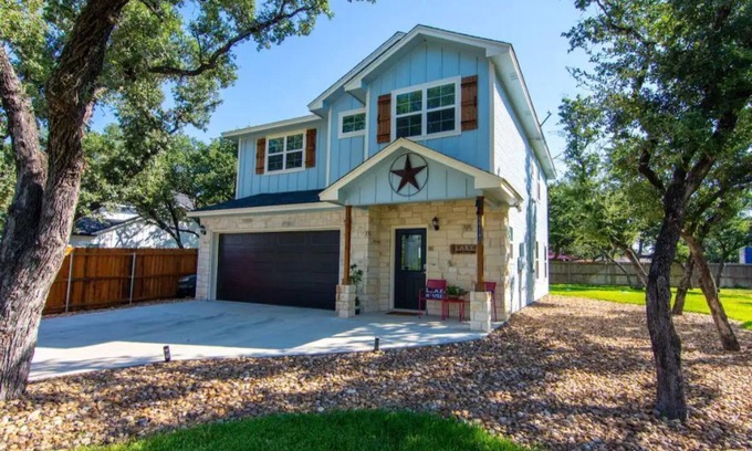 Belton House | Lake Ridge Oasis