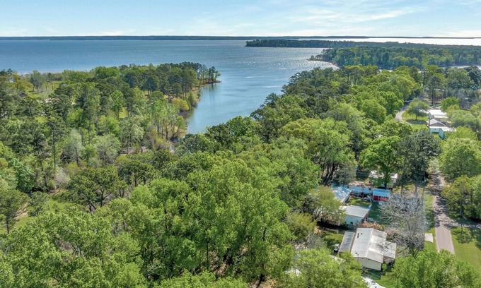 Zavalla House | Lake Sam Rayburn Access!