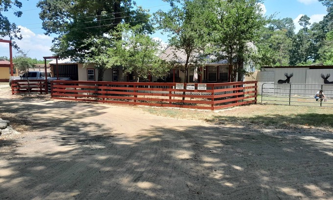 Zavalla Cabin | Lake Sam Rayburn Cabins, #1 front cabin at Monterrey Park an Boat launch