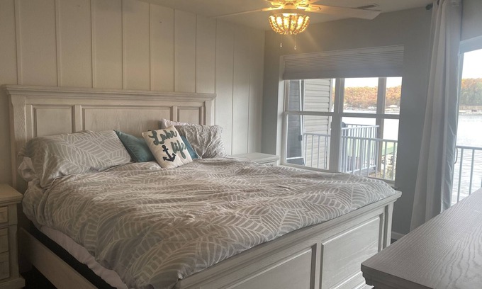 Lake of the Ozarks Condo | Lake side condo with amazing views!