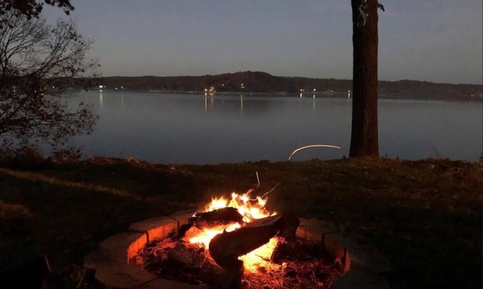 Copeland Cabin | Lake View Cabin couples getaway - family vacation with Private Boat/Swim Dock