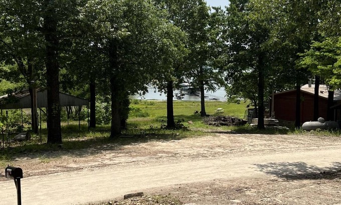 Hoyt Cabin | Lake View Cabinn2 beds 1 bath sleeps 5 n15 miles from Eufaula. n