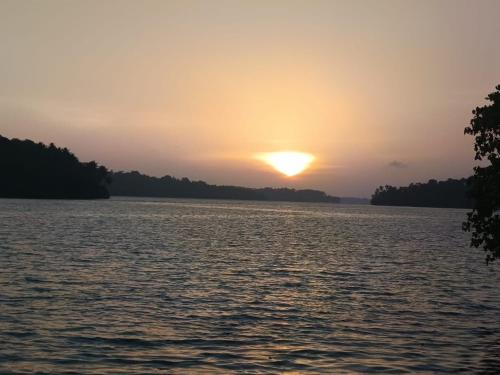 Quilon House | Lake View Homestay Kundara