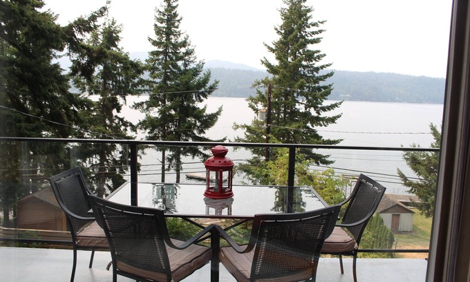 Bellingham House | Lake Whatcom Summer home, 100' private beach, paddle boards and kayaks!