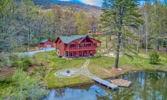 Mills River Cabin | Lakefront cabin with a balcony, firepit, wet bar, washer/dryer, dock, & AC
