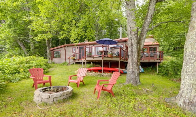 Mansfield Depot Cottage | Lakefront Connecticut Retreat Near UConn