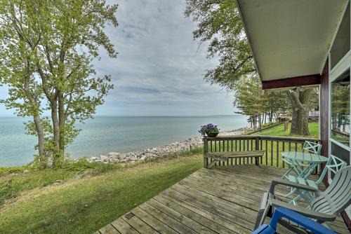 Mears House | Lakefront Cottage Near Wineries and State Parks!